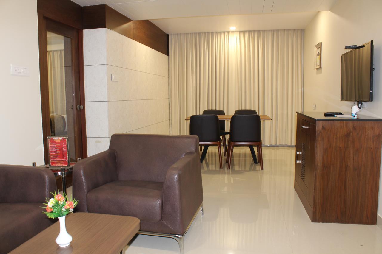 Hotel Grand Gayathri Khammam المظهر الخارجي الصورة