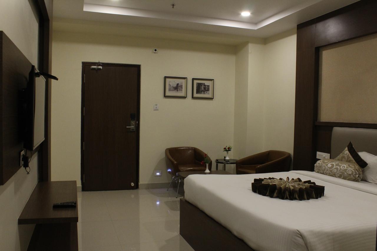 Hotel Grand Gayathri Khammam المظهر الخارجي الصورة