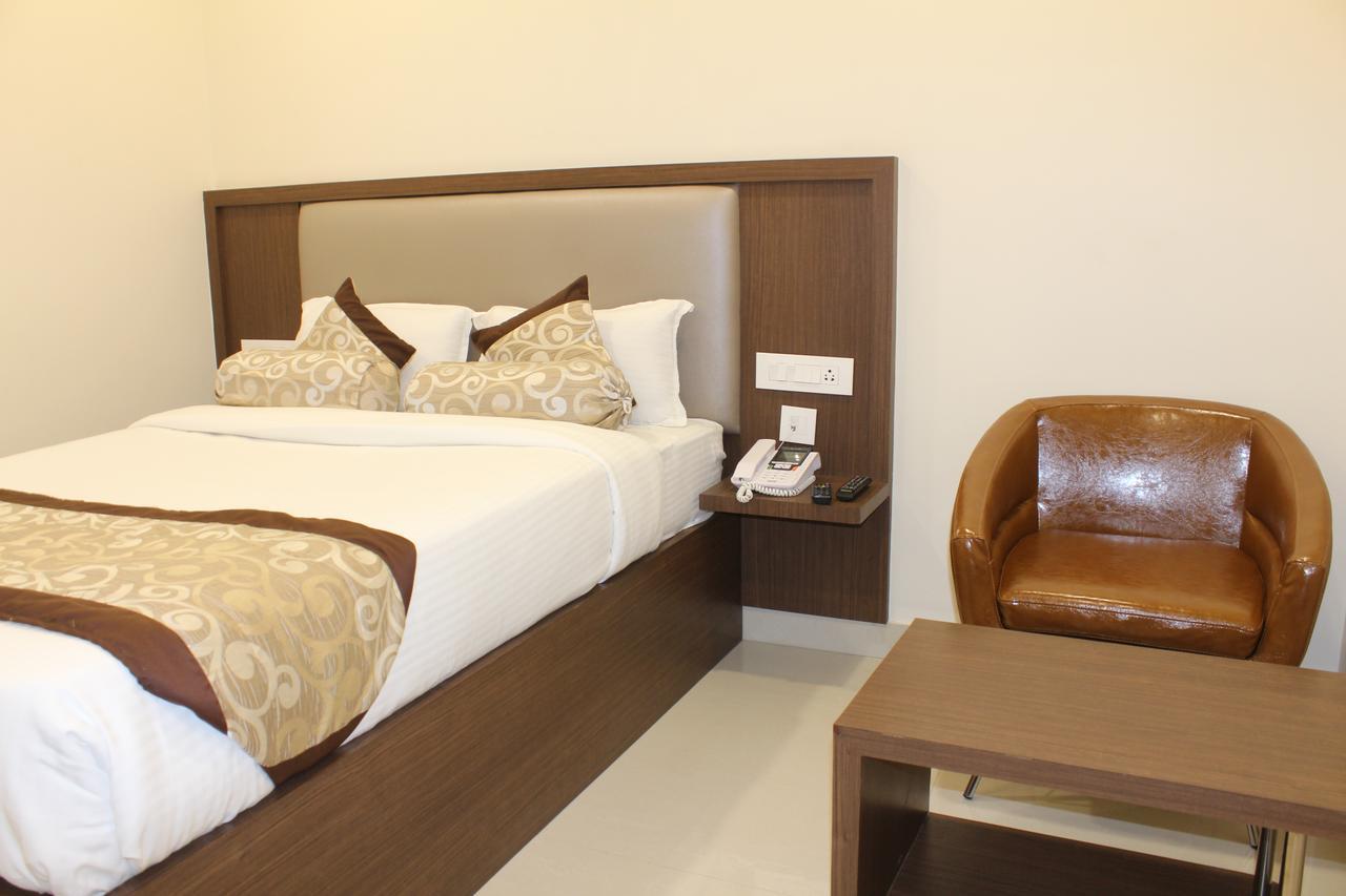 Hotel Grand Gayathri Khammam المظهر الخارجي الصورة