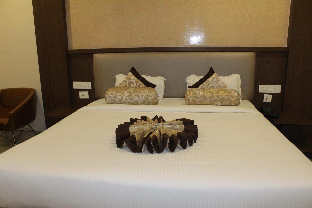 Hotel Grand Gayathri Khammam المظهر الخارجي الصورة