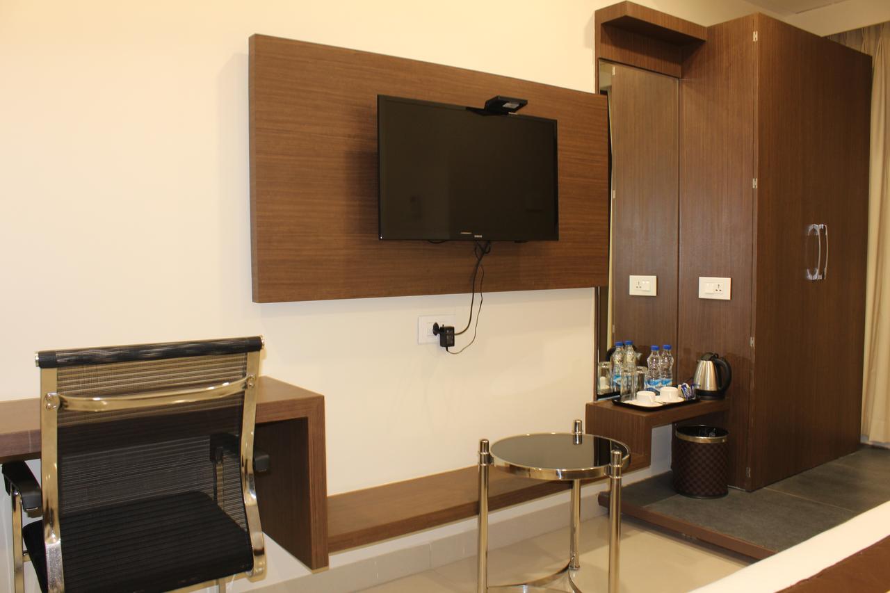Hotel Grand Gayathri Khammam المظهر الخارجي الصورة