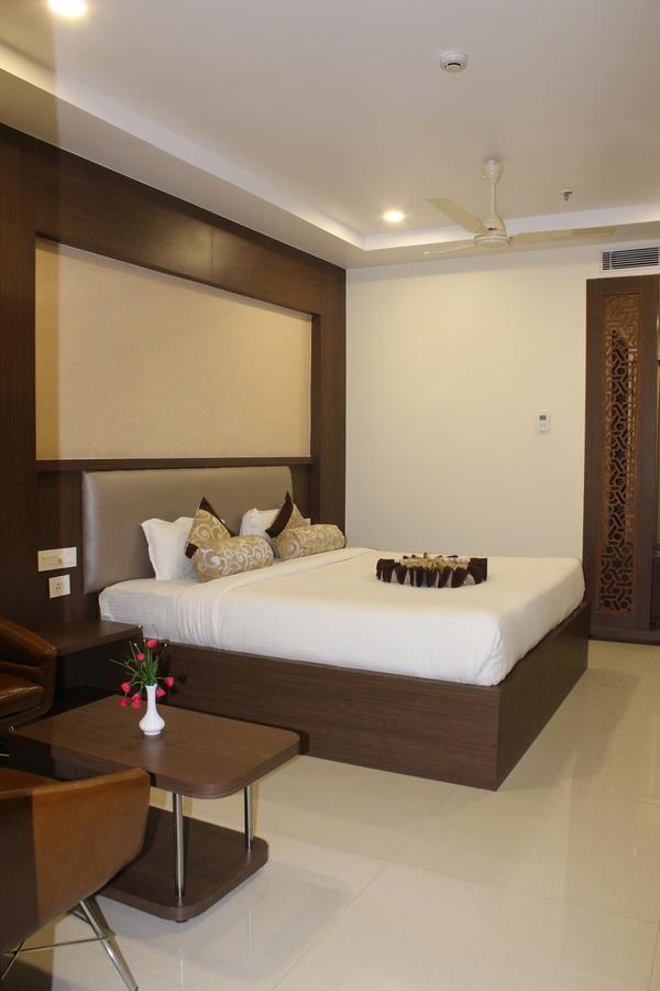 Hotel Grand Gayathri Khammam المظهر الخارجي الصورة