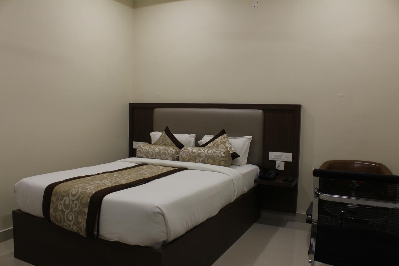 Hotel Grand Gayathri Khammam المظهر الخارجي الصورة