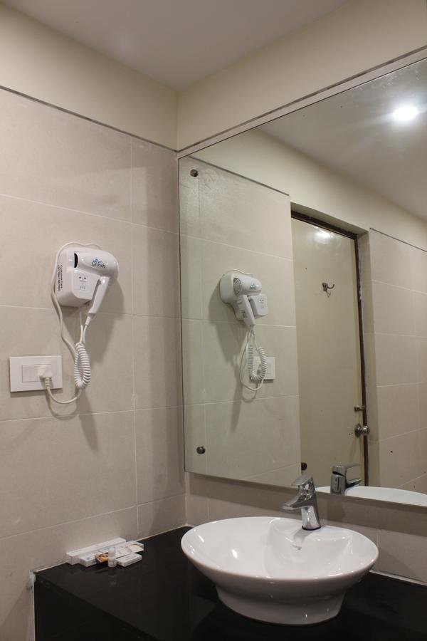 Hotel Grand Gayathri Khammam المظهر الخارجي الصورة