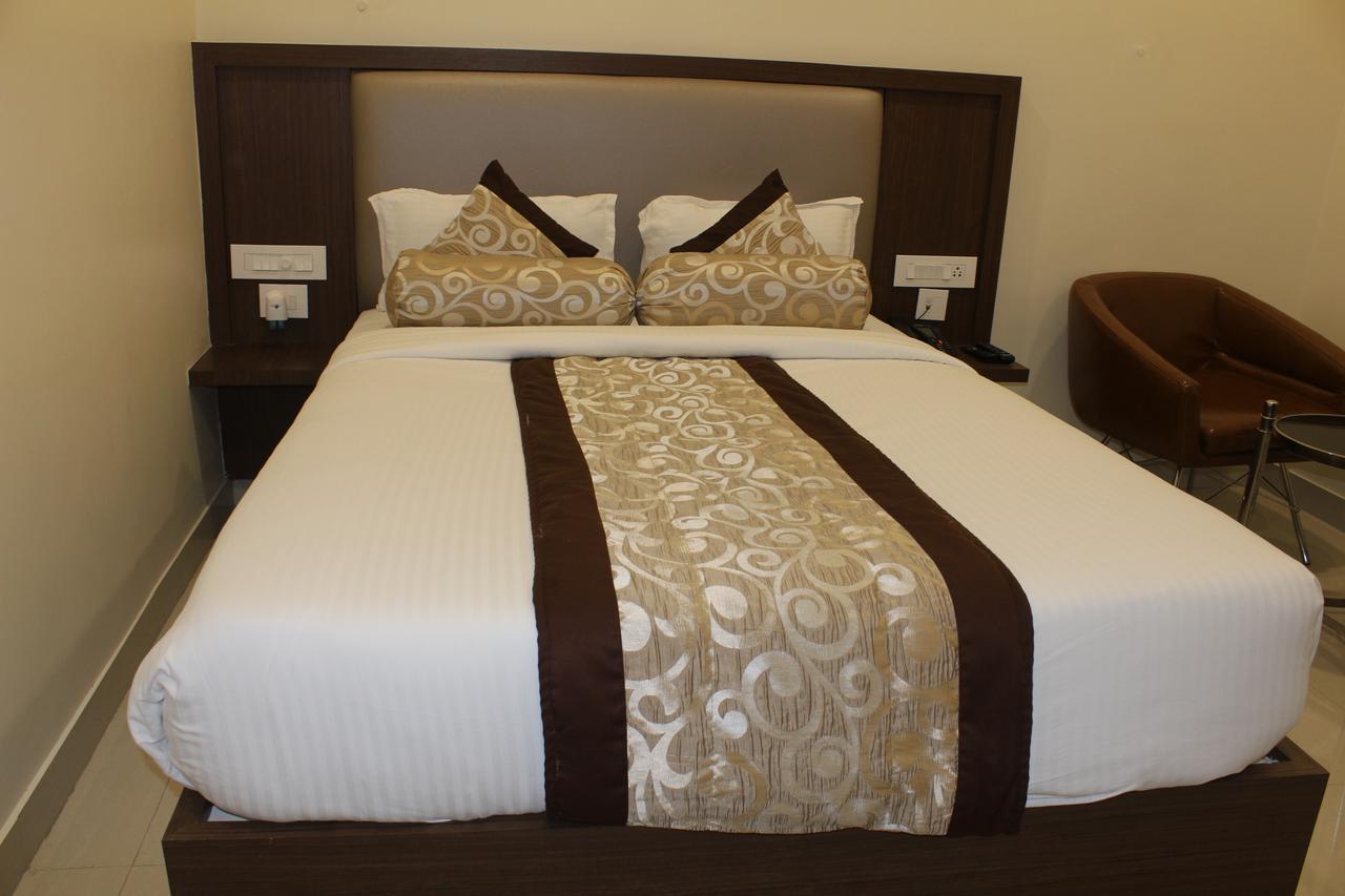 Hotel Grand Gayathri Khammam المظهر الخارجي الصورة