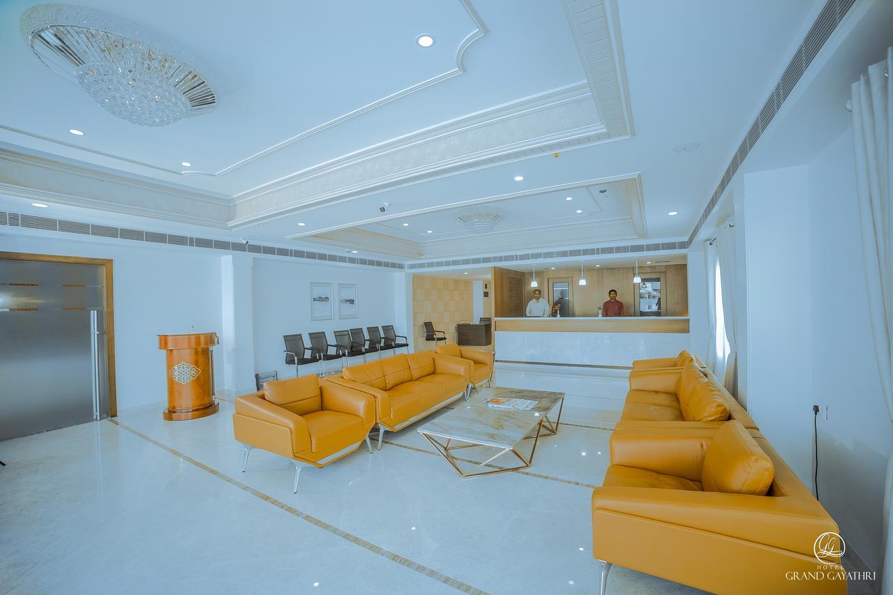 Hotel Grand Gayathri Khammam المظهر الخارجي الصورة