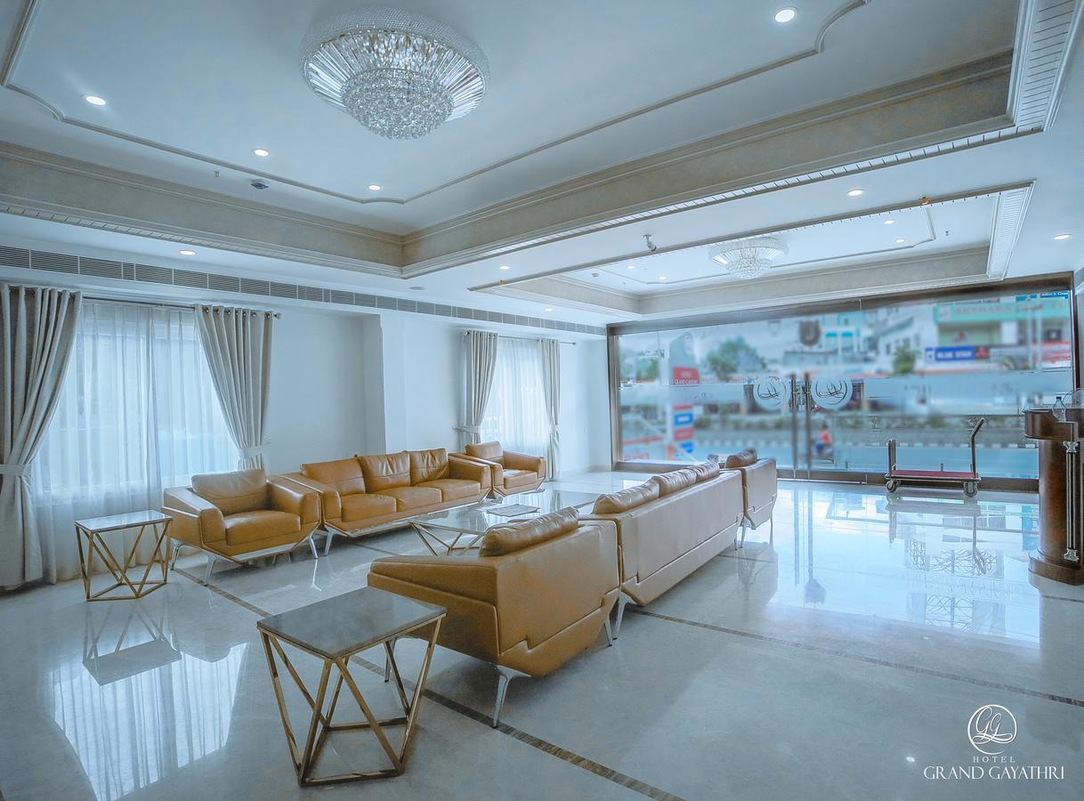 Hotel Grand Gayathri Khammam المظهر الخارجي الصورة